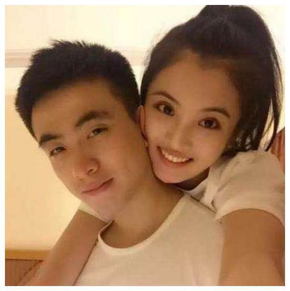 最强后卫赵继伟：年薪涨十倍，女友是北艺演员，和男星合影太亲密