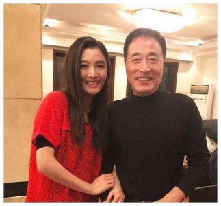 ​最强后卫赵继伟：年薪涨十倍，女友是北艺演员，和男星合影太亲密