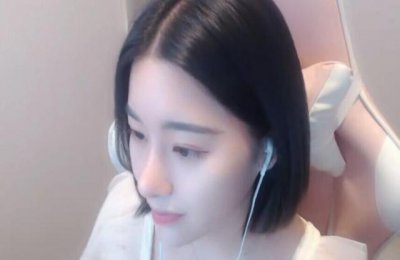 ​电竞周冬雨还敢称自己是第一女瞎子？真正女盲僧与毒纪同平台了！