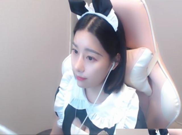 电竞周冬雨还敢称自己是第一女瞎子?真正女盲僧与毒纪同平台了!