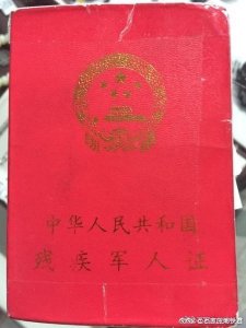 ​[话筒]赖晶晶，来领你的证件啦！