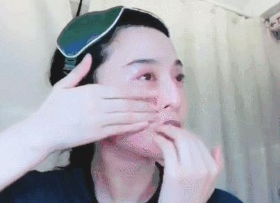 “表情包”龙妈下线，她标志性的抬头纹怎么不见了？！