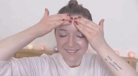 “表情包”龙妈下线，她标志性的抬头纹怎么不见了？！