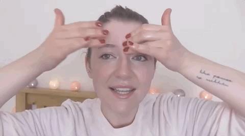 “表情包”龙妈下线，她标志性的抬头纹怎么不见了？！