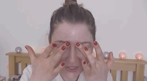 “表情包”龙妈下线，她标志性的抬头纹怎么不见了？！