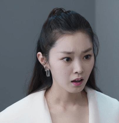 “表情包”龙妈下线，她标志性的抬头纹怎么不见了？！