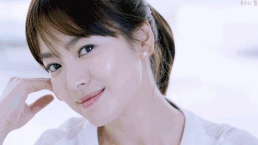 “表情包”龙妈下线，她标志性的抬头纹怎么不见了？！