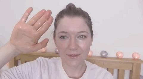 “表情包”龙妈下线，她标志性的抬头纹怎么不见了？！