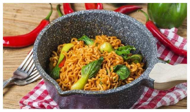 此十种常见的泡面，吃过5种以上的，你就是“泡面杀手”！