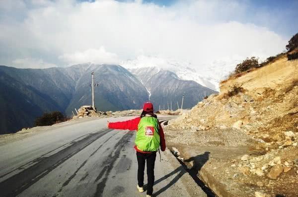 川藏线上的穷游女，老司机告诉你这种姑娘千万别搭，不然肯定后悔