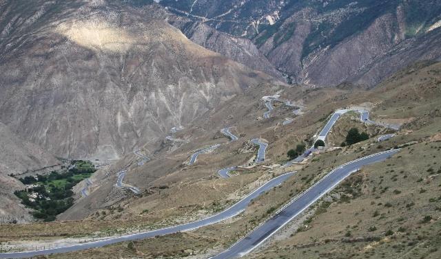 川藏线上的穷游女，老司机告诉你这种姑娘千万别搭，不然肯定后悔