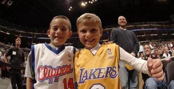 最强小卡已经加入湖人了！洛城德比他一人闪耀全场！