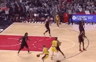 最强小卡已经加入湖人了！洛城德比他一人闪耀全场！