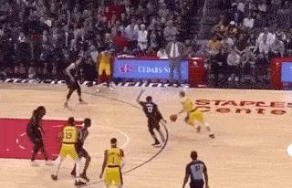 最强小卡已经加入湖人了！洛城德比他一人闪耀全场！