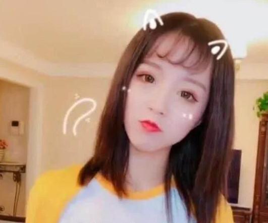 抖音女神黑历史被扒，明明是老板却装打工妹，网友：骗子！