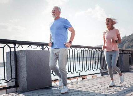 “排气”若有3种异常，最好去查一下，再拖下去，小心肠癌！