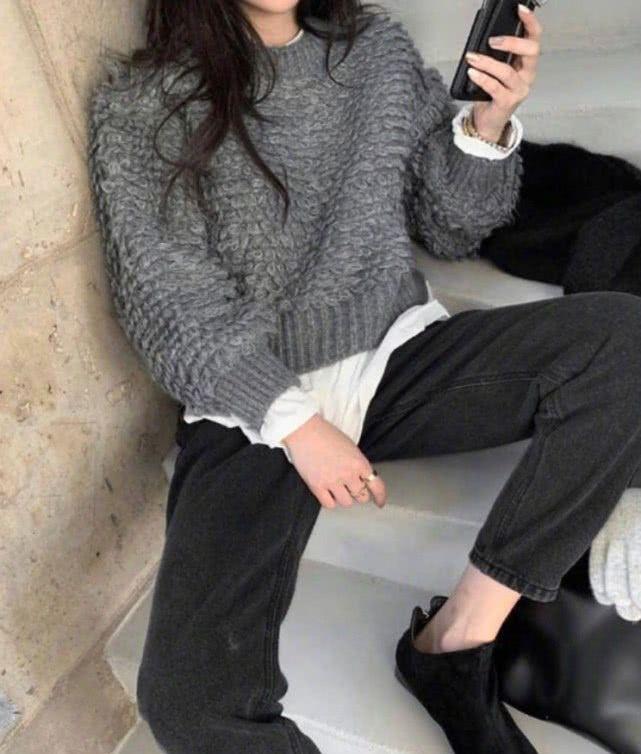 “巧克力”色系最近很火，深浅随意切换，大牌有范儿还能耍酷