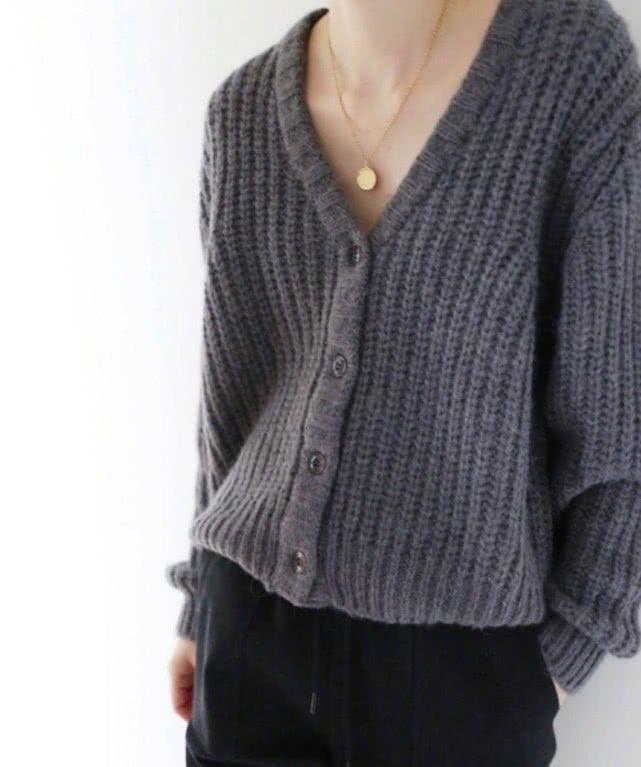 “巧克力”色系最近很火，深浅随意切换，大牌有范儿还能耍酷