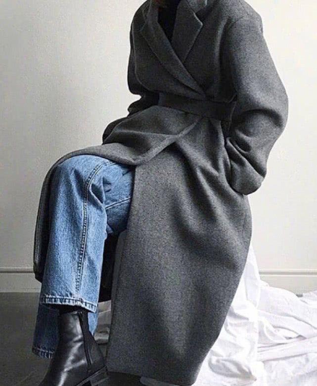 “巧克力”色系最近很火，深浅随意切换，大牌有范儿还能耍酷