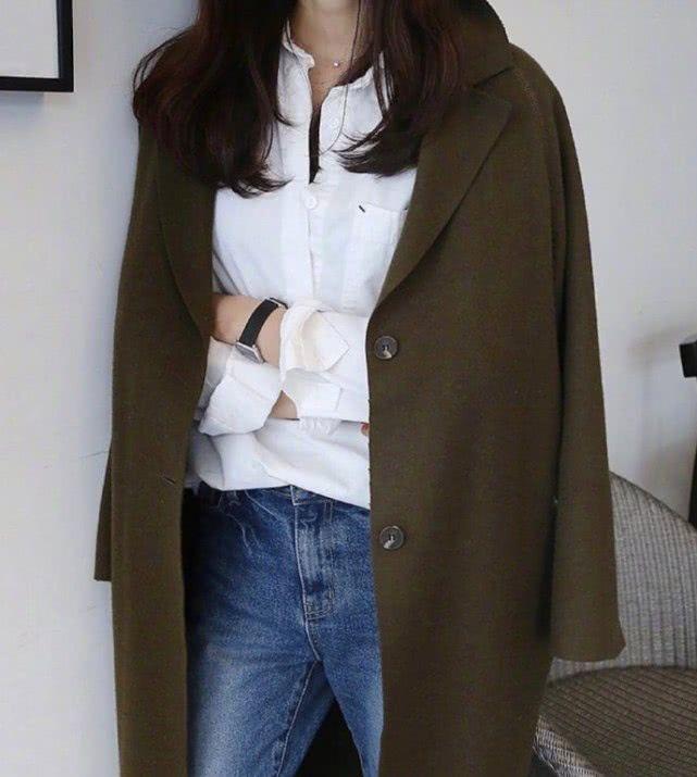 “巧克力”色系最近很火，深浅随意切换，大牌有范儿还能耍酷