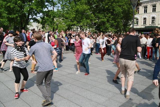 苏联最无奈国家，国家富得流油，但人口锐减30%，自杀率世界第一