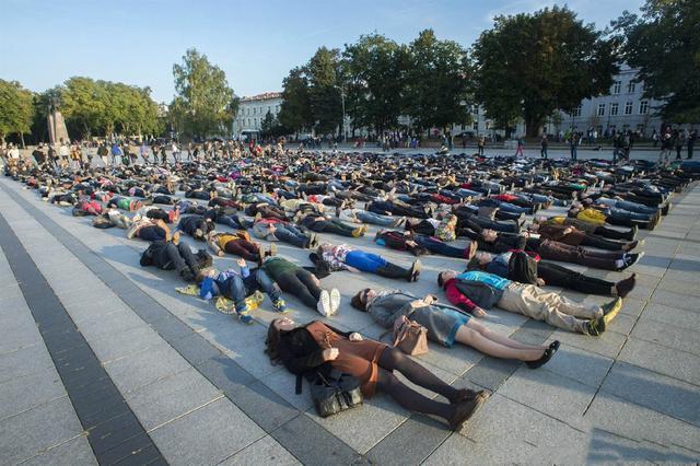 苏联最无奈国家，国家富得流油，但人口锐减30%，自杀率世界第一