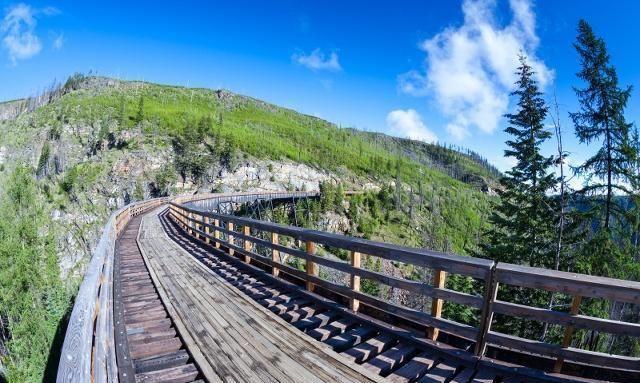 中国离海最近的火车站——青岛火车站，不远处就是栈桥