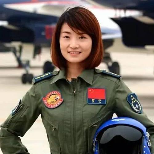 中国最美女飞行员，因弹射失败不幸去世，回看她的经历不是一般人