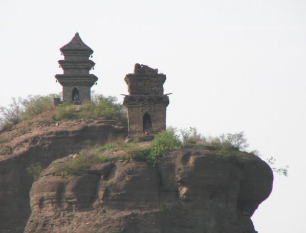 中国最“神秘”的塔：建在40米巨石上，近代无人能上，建造成谜