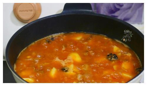 西红柿土豆炖牛肉的正确做法，牛肉香软，汤汁可口，学会不求人