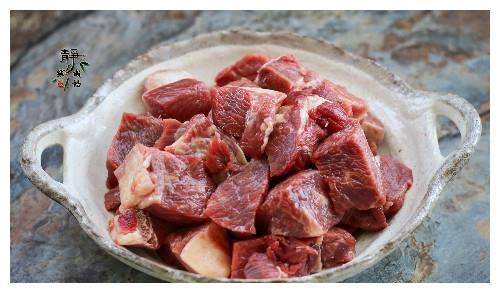 西红柿土豆炖牛肉的正确做法，牛肉香软，汤汁可口，学会不求人