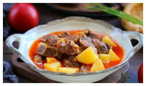 西红柿土豆炖牛肉的正确做法，牛肉香软，汤汁可口，学会不求人