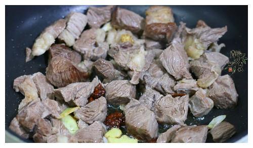 西红柿土豆炖牛肉的正确做法，牛肉香软，汤汁可口，学会不求人