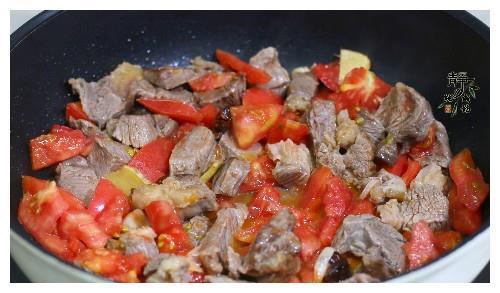 西红柿土豆炖牛肉的正确做法，牛肉香软，汤汁可口，学会不求人