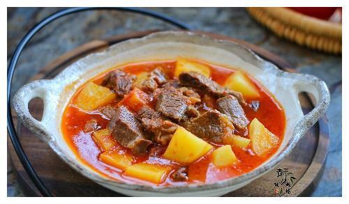 西红柿土豆炖牛肉的正确做法，牛肉香软，汤汁可口，学会不求人