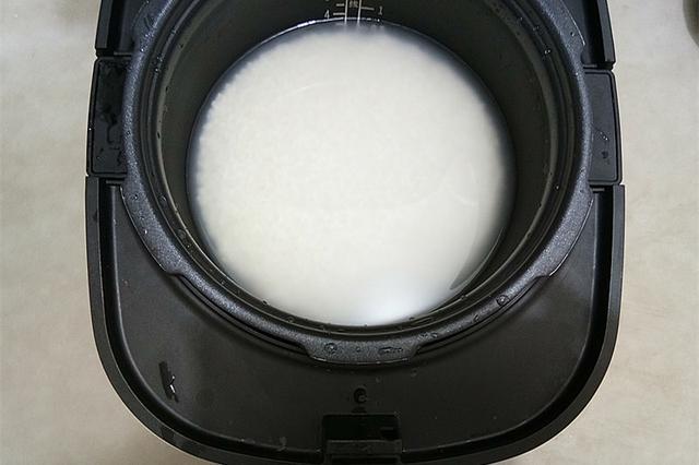 天津街头小吃之江米切糕，层次分明，软糯香甜，做法太简单了