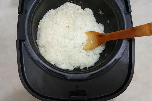 天津街头小吃之江米切糕，层次分明，软糯香甜，做法太简单了