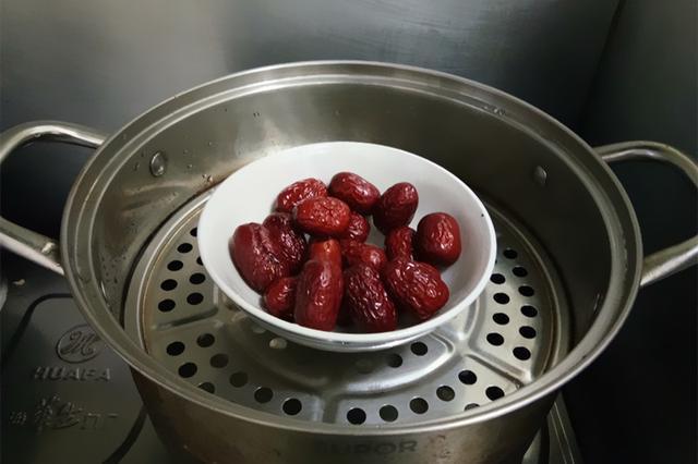 天津街头小吃之江米切糕，层次分明，软糯香甜，做法太简单了