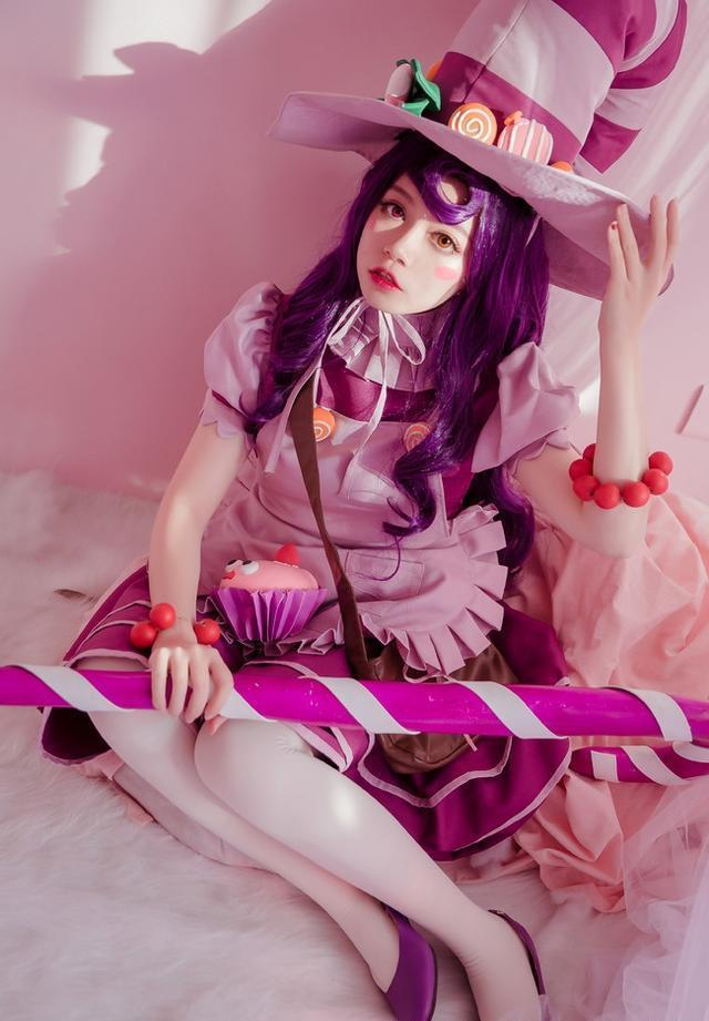 英雄联盟糖果女巫璐璐cos，你想尝尝我的糖果吗？