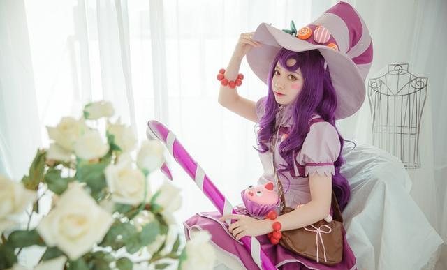 英雄联盟糖果女巫璐璐cos，你想尝尝我的糖果吗？