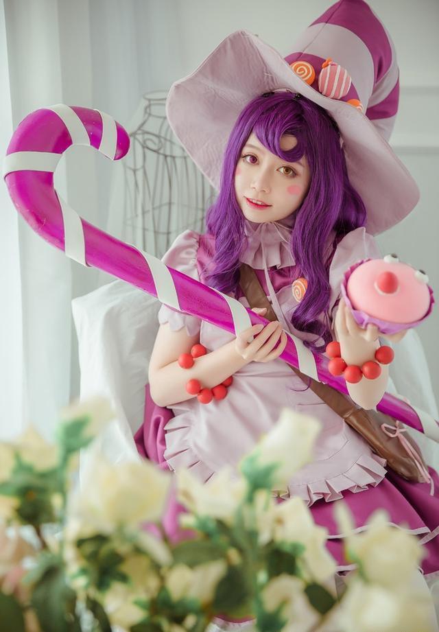 英雄联盟糖果女巫璐璐cos，你想尝尝我的糖果吗？