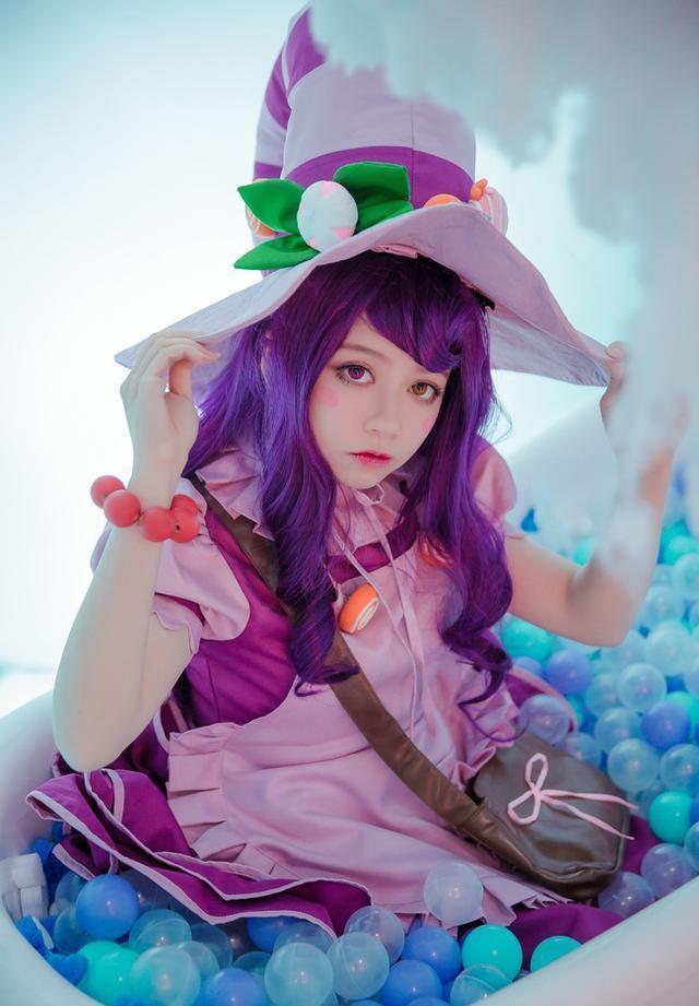 英雄联盟糖果女巫璐璐cos，你想尝尝我的糖果吗？