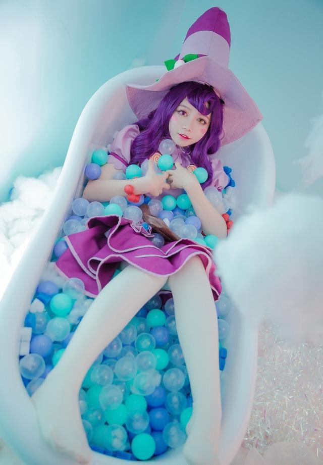 英雄联盟糖果女巫璐璐cos，你想尝尝我的糖果吗？