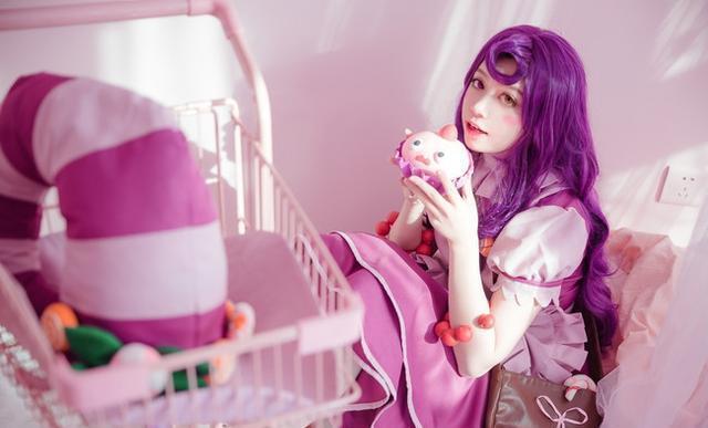 英雄联盟糖果女巫璐璐cos，你想尝尝我的糖果吗？