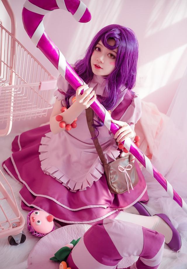 英雄联盟糖果女巫璐璐cos，你想尝尝我的糖果吗？