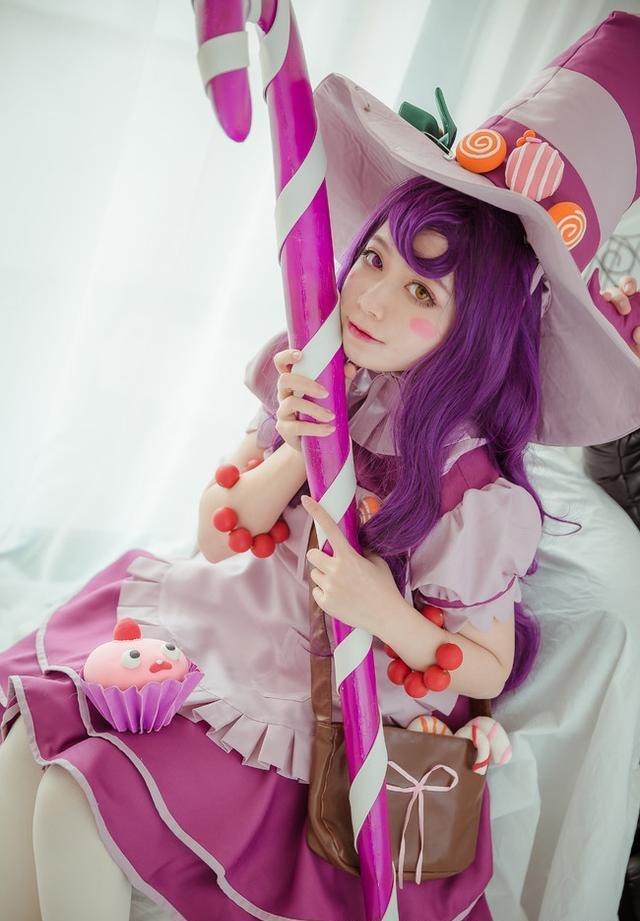英雄联盟糖果女巫璐璐cos，你想尝尝我的糖果吗？