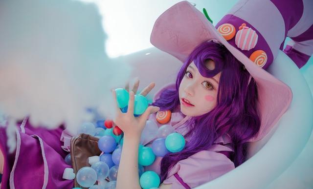 英雄联盟糖果女巫璐璐cos，你想尝尝我的糖果吗？