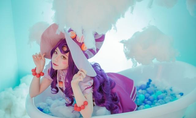 英雄联盟糖果女巫璐璐cos，你想尝尝我的糖果吗？