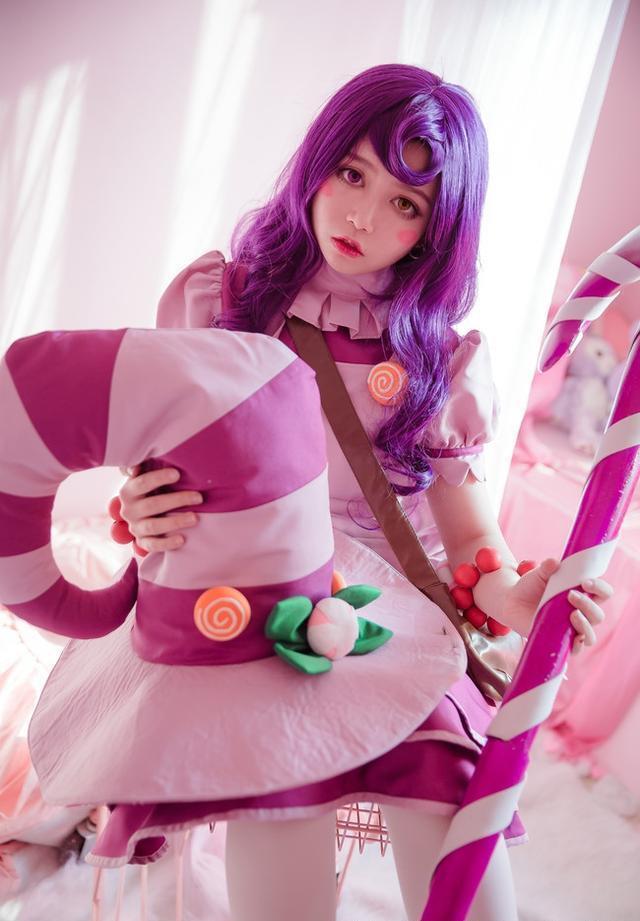 英雄联盟糖果女巫璐璐cos，你想尝尝我的糖果吗？