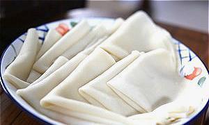 做春饼用热水跟冷水都不对，教你正确的做法，保证柔软不硬